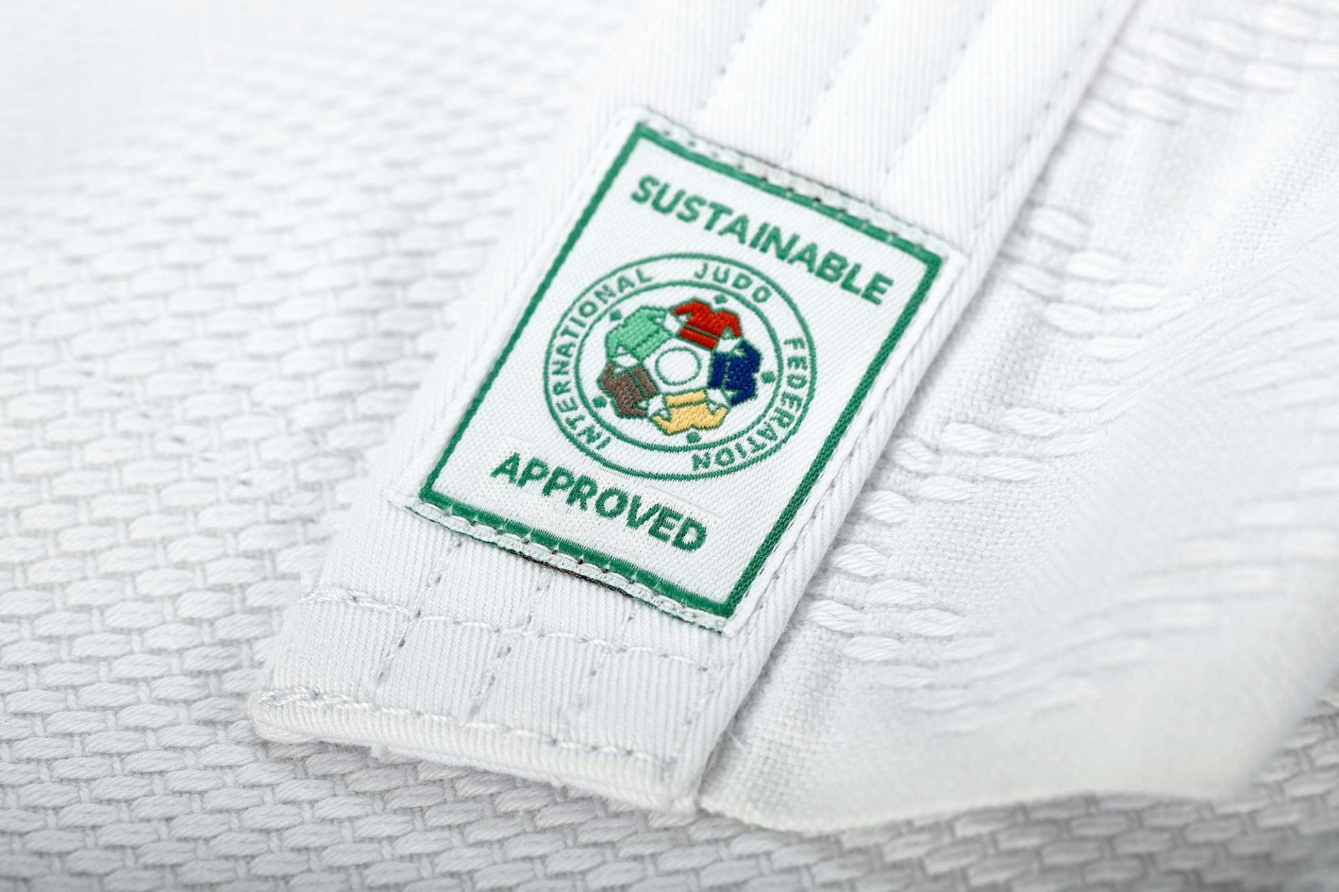 Adidas Champion III IJF Slim Fit JU kimono 750g, blanco
