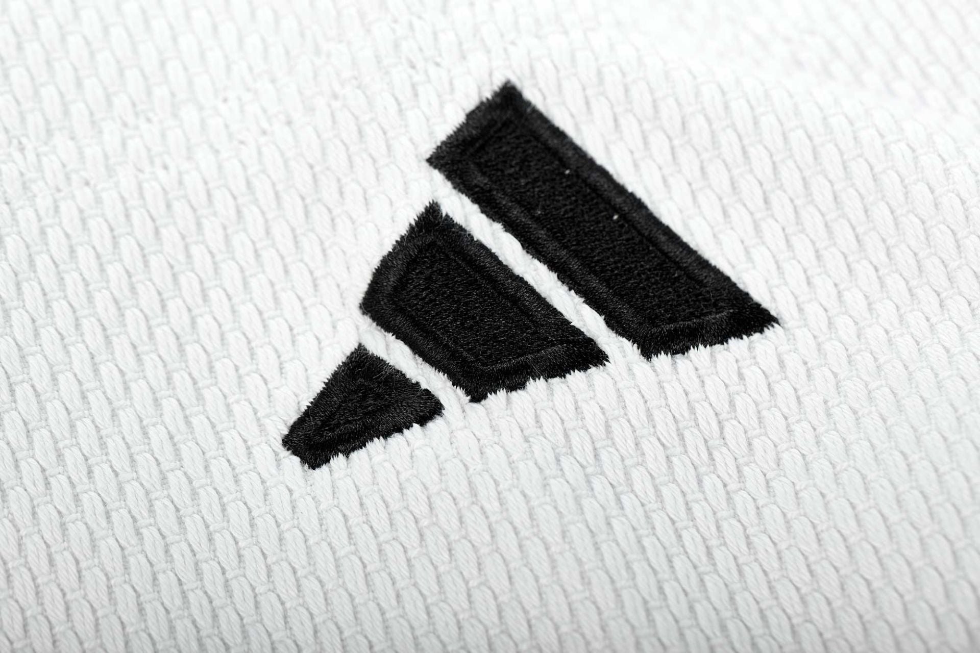 Adidas Champion III IJF Regular Fit JU kimono 750g, blanco