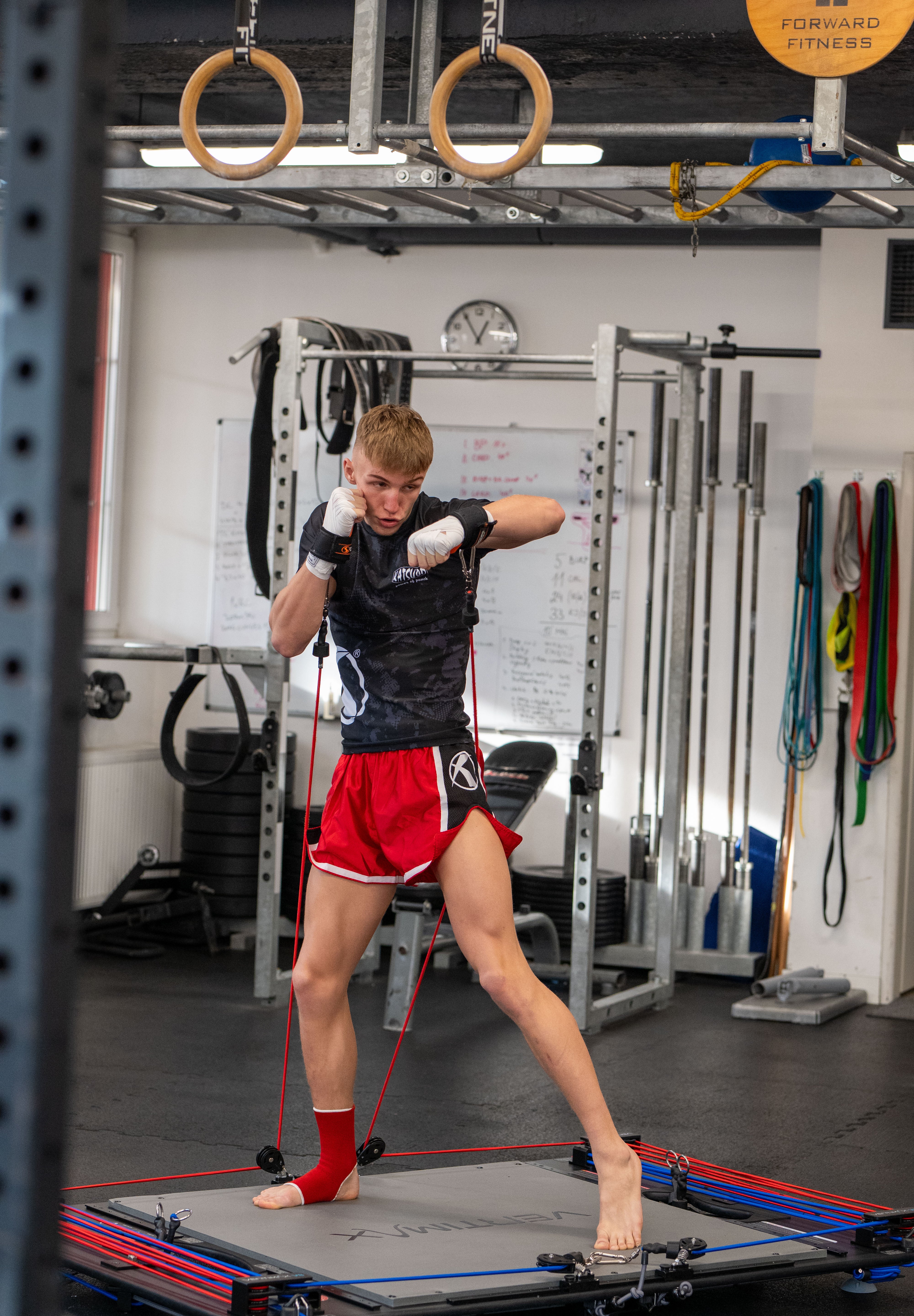Katsudo Huricane pantalones cortos de muay thai, rojos
