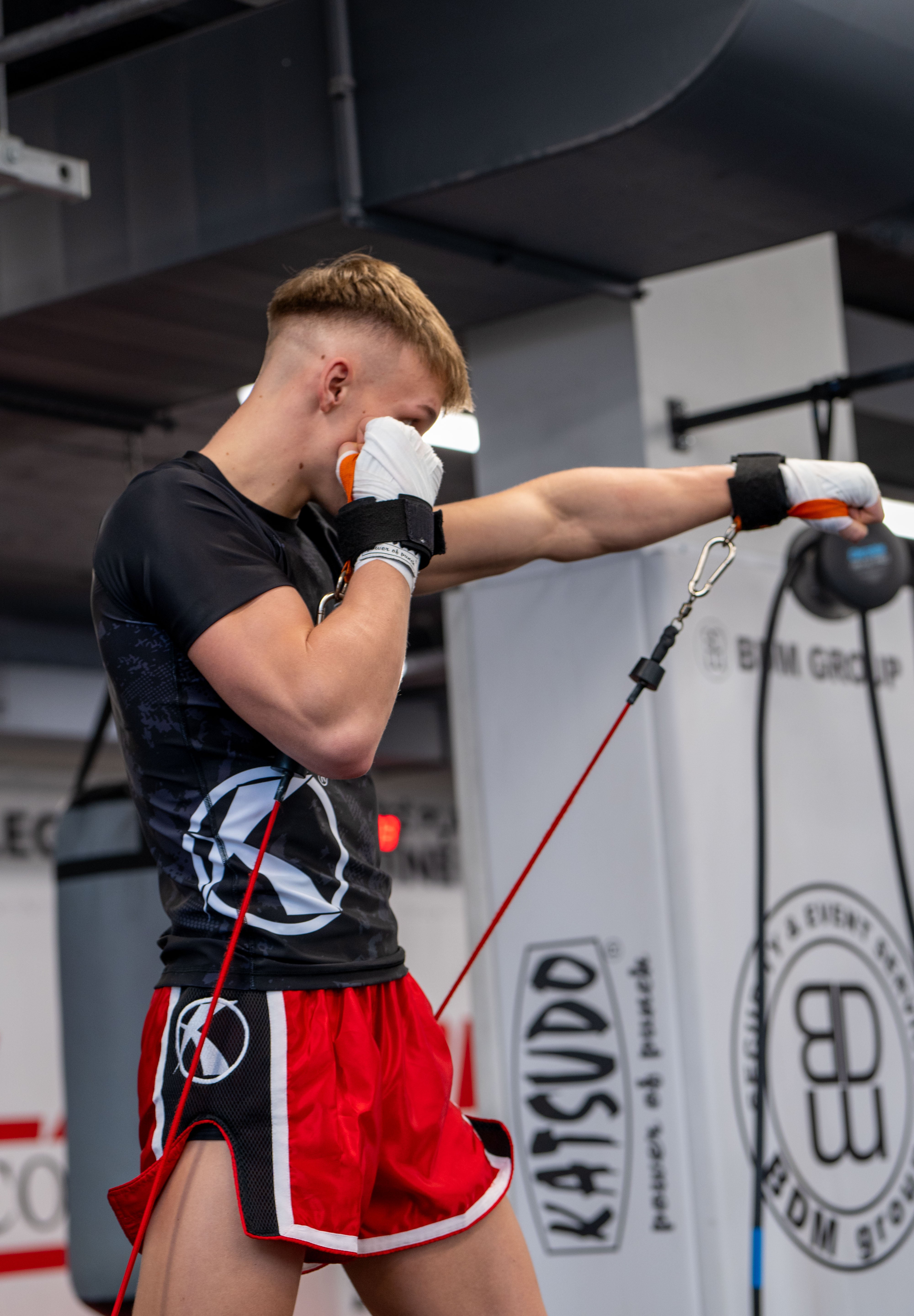 Katsudo Huricane pantalones cortos de muay thai, rojos