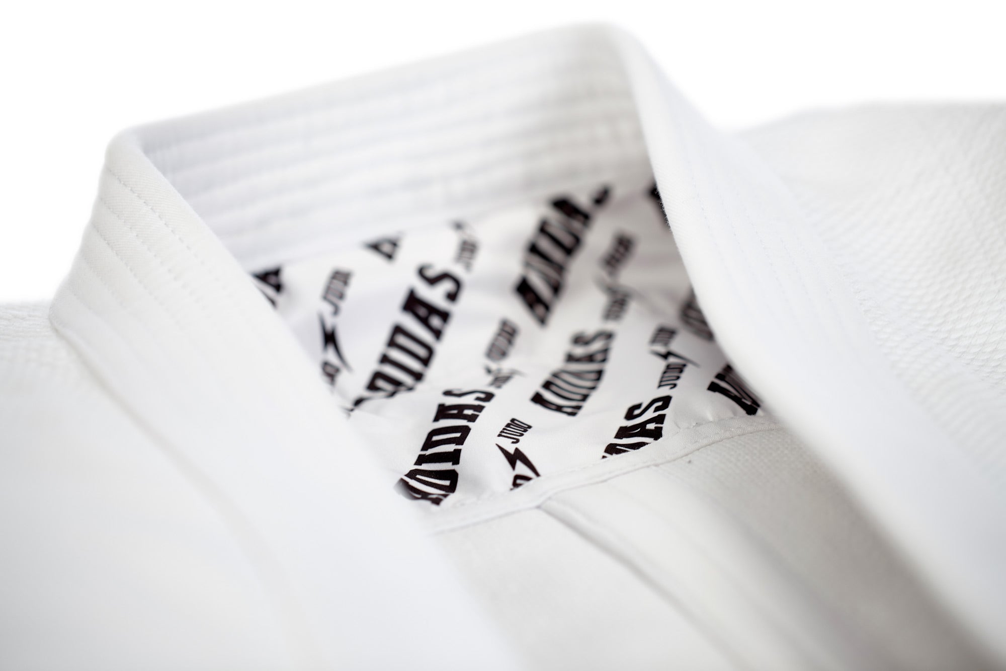 Adidas Millenium JU kimono 990g, blanco